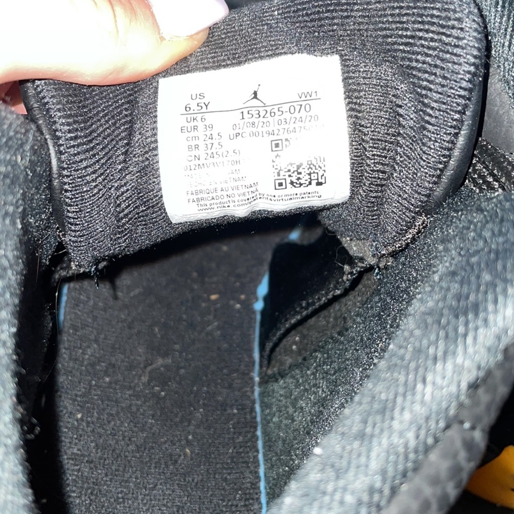 Jordan Retro 12 Reverse Taxis - Picture 5 of 6